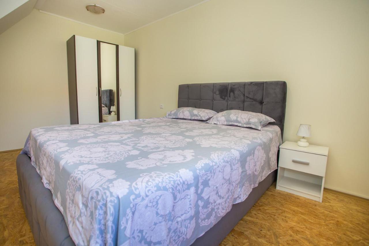 Ema-Dany Apartment โปเรช ภายนอก รูปภาพ
