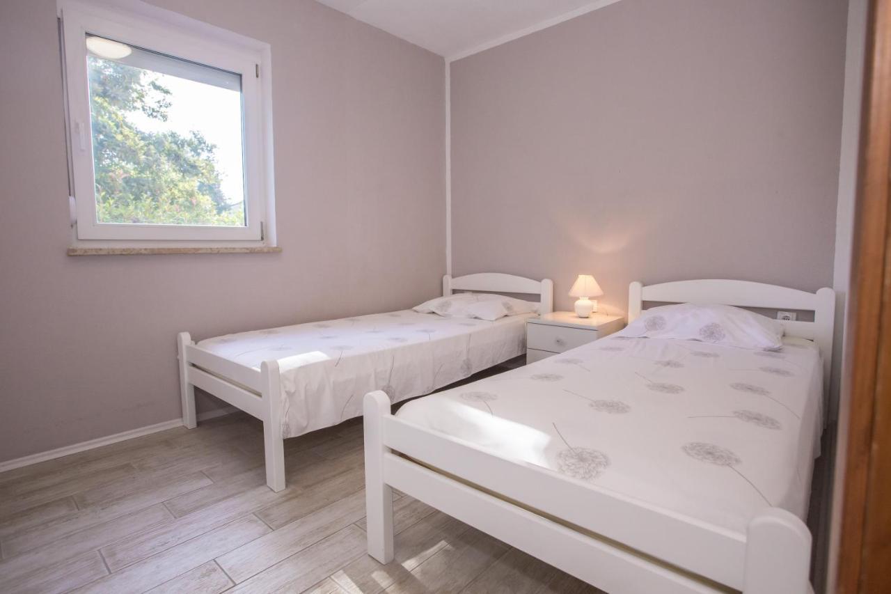 Ema-Dany Apartment โปเรช ภายนอก รูปภาพ