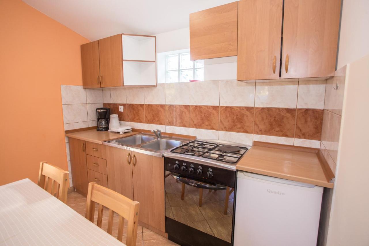 Ema-Dany Apartment โปเรช ภายนอก รูปภาพ