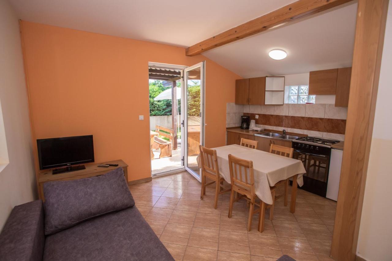 Ema-Dany Apartment โปเรช ภายนอก รูปภาพ